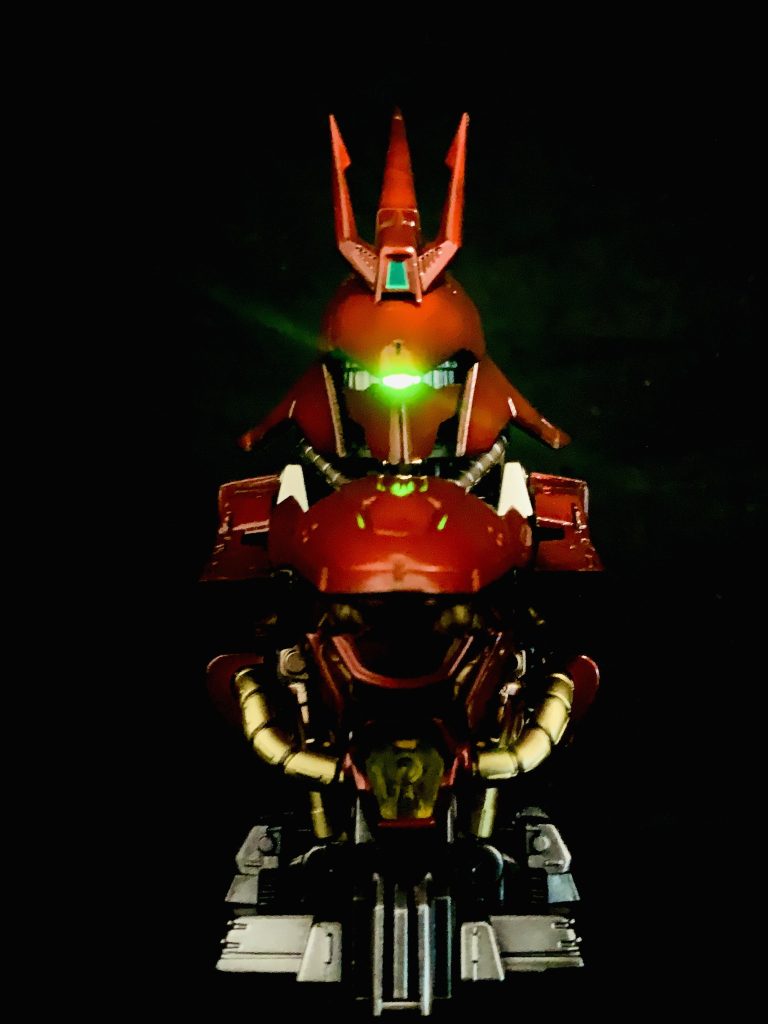 LEDのモノアイ発光キットまで頂いたので、暗がりで「グポーン‼️」です♪