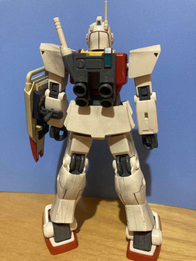 背面。元々、セミストライカーを色変えで作りましたが腰(後ろ)はノーマルジムⅡのをチョイス
