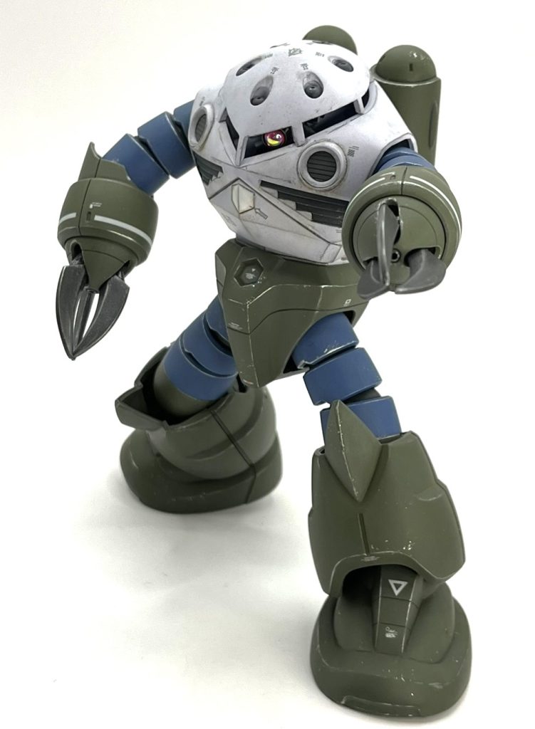 ウェザリングは水陸両用MSを意識し砂や泥汚れは無し、水アカや赤錆等を意識して汚しました。錆表現はもうちょっと大げさにやっても画になったかもと思います。