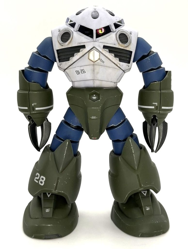 胴体の水色部分はアサヒペンの パープルヘイズです。先日制作したWDガンキャノン用に調達したのですが、イメージと違っていたのでボツとなり、そのまま放置は勿体ないので今回使用しました。ちょっと明るすぎるかなと思いましたが、フィルタリングでレベリングしたらちょうど良い塩梅になってくれました。腕足の青は成形色です。ゲート痕が所々若干白化してしまいましたが、この後のウェザリング工程で誤魔化せると判断し、成形色でいくと決心しました。ツメやその他細部はエナメル塗料等で筆塗りです。