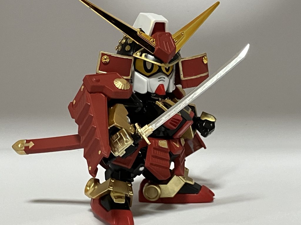 愛刀である武玖丸(むくまる)歴代のBB戦士のキットらしく刀身が長く分厚くないのが良いですね。刀自体は白一色だった為、刀身、鍔、柄を塗装。