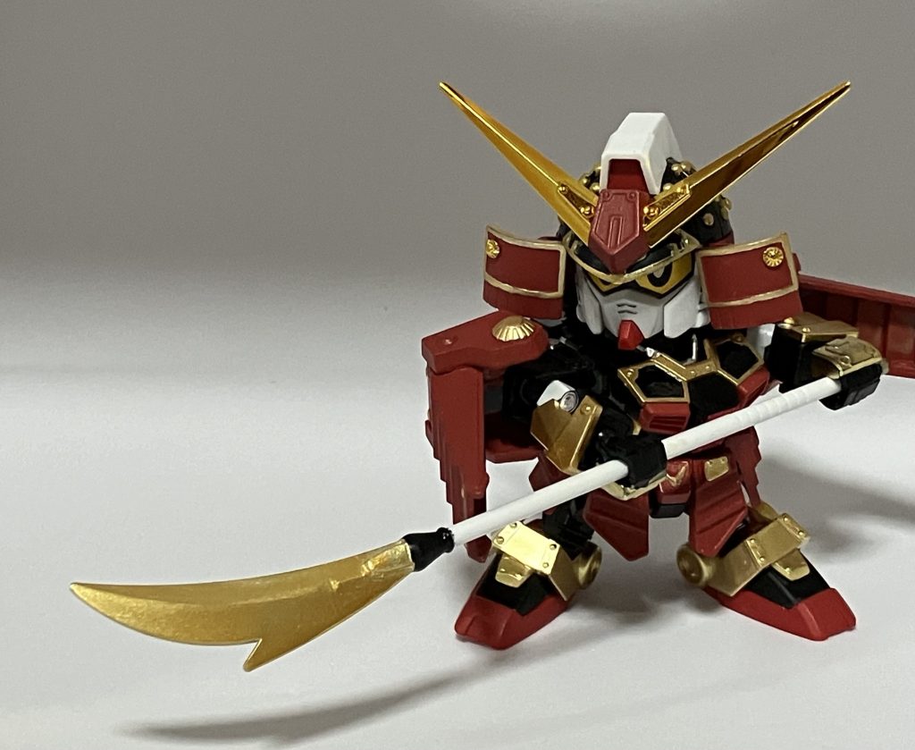 薙刀(なぎなた)名称がない薙刀。家伝のひとつらしいが…個人的に武者頑駄無のアイデンティティの一つ個人解釈で黒をいれてます。刀身の肉抜き部分をパテで埋めて金塗装他キットの武者頑駄無は黒プラに刀身の黄色プラの印象…ゴメン、覚えてない