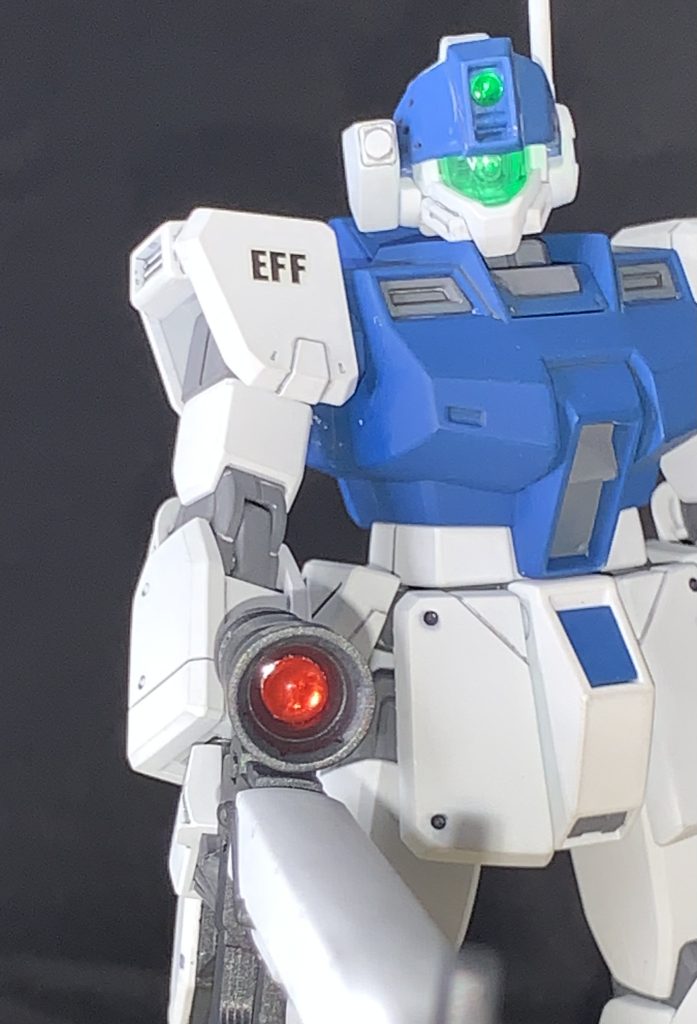 ロングレンジビームライフルは裏側にメタリックテープを貼ったHアイズを使用。