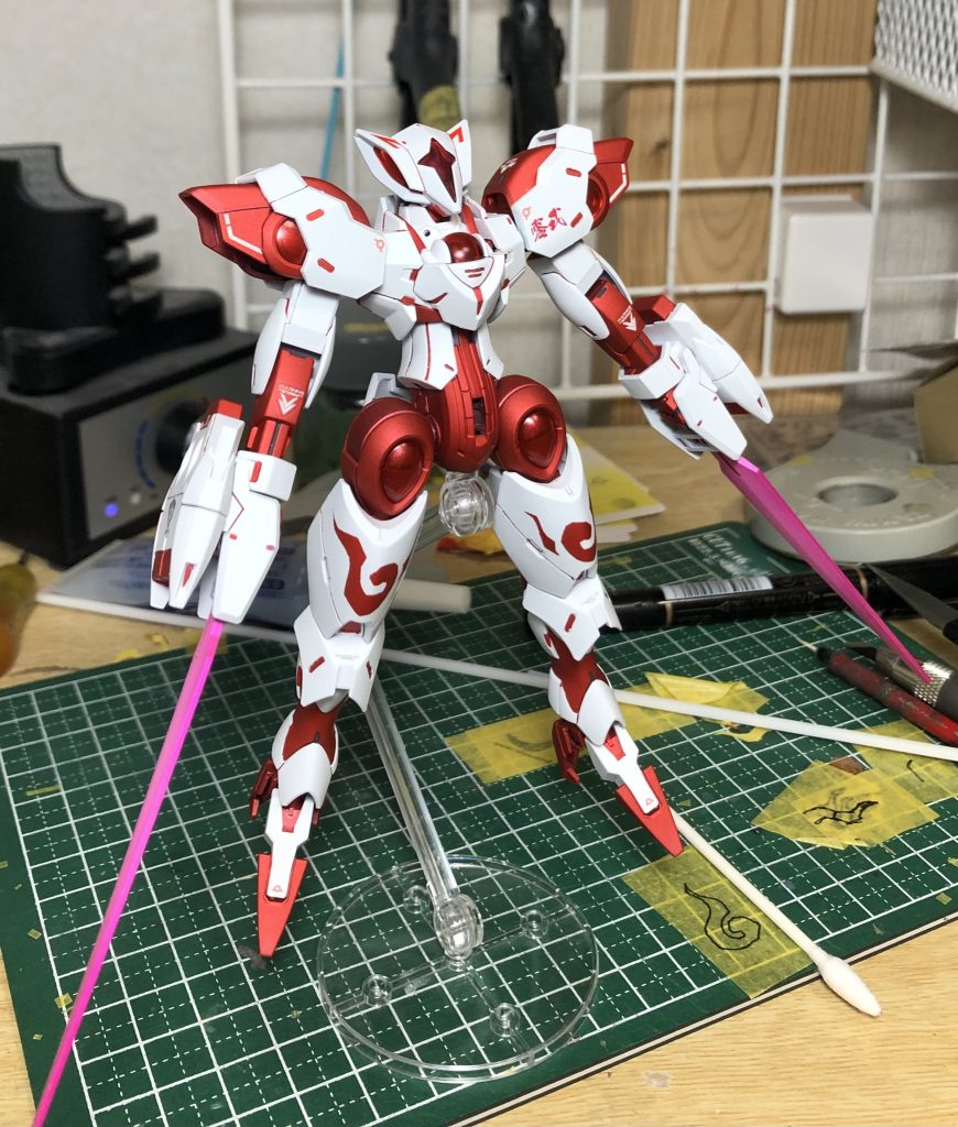 アーマーパージウィングとバインダーをパージして軽量高速形態？色と配色のせいか、やたらとヒロイックな見た目になりました。ベギルベウ感薄い…