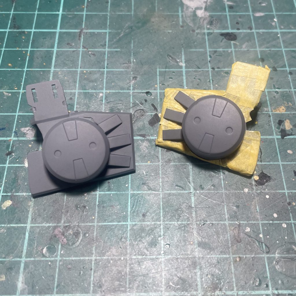 RGと違い、一体型の造りだったので、マスキングして塗分けました。面倒臭かった～～～～(zaku-kao4)