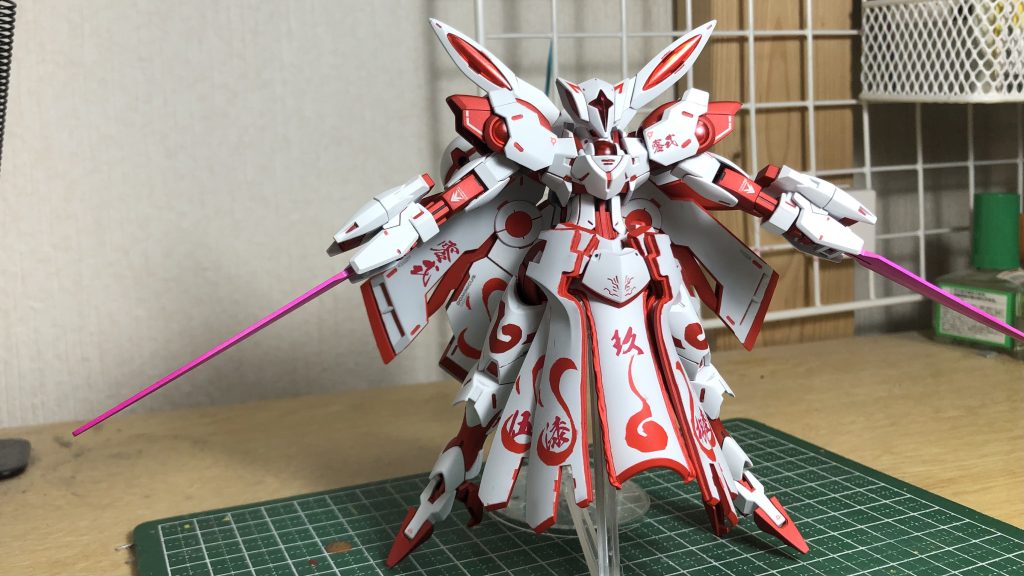 全身白:ブリュンヒルトホワイト、赤：パールプレミアムレッドを使用してます。