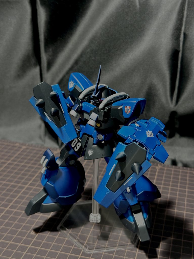 シールドのトンガリは出来るだけ尖らせてます(何度か折れてます(zaku-kao4))