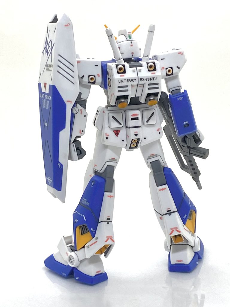 塗装箇所とカラーレシピ各関節、腹部、シールド裏グレー等→(ガイア)メカサフライトビームライフル、チョバムアーマー凹部→(クレオス)旧ガンダムカラーグレー24各オレンジ部→(クレオス)旧ガンダムカラーイエロー2膝上赤部→(クレオス)新ガンダムカラーMSレッド脛部スラスター外部、手の甲→(クレオス)旧ガンダムカラーホワイト13ランドセルバーニア、ビームライフルマズル、頭部バルカン等→(ガイア)フレームメタリック(1)