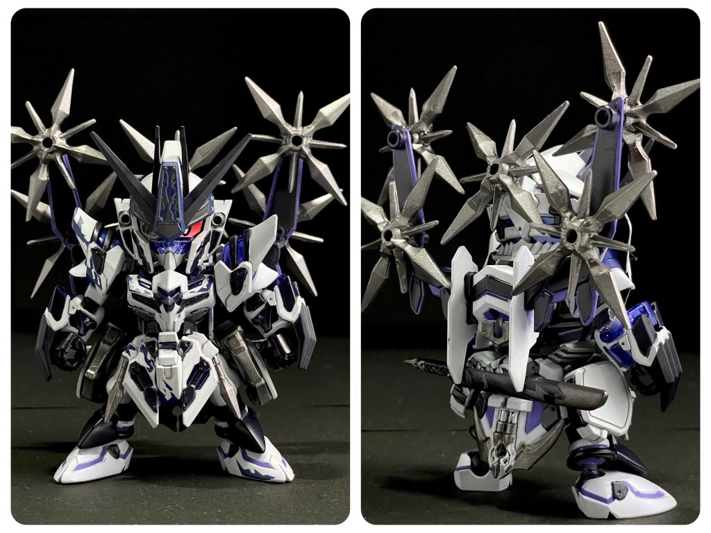 まずは才蔵単体で。正面と斜め後ろです。バックパックの手裏剣はキットでは下段の二つは小型で一体化した固定されたものでしたが、おゆまる複製で4つとも大型サイズで分離可能にしました。また、肉抜きになっていた裏面も複製で両面化してます。 