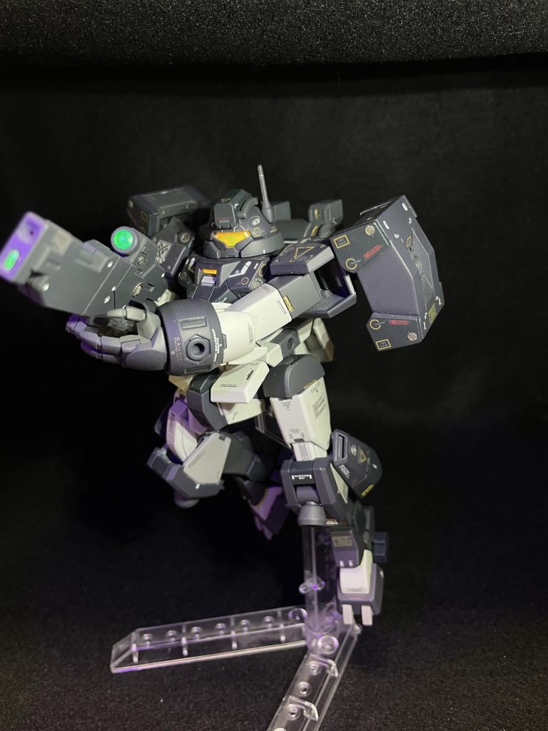 ごく一部のみ、蛍光塗料使ってみてます。