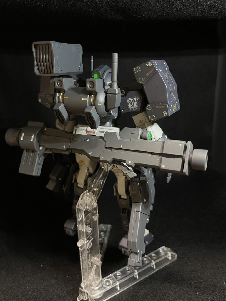 ホコリすごいですね、申し訳ないす。バックパック内にLEDユニット本体が仕込まれてます。