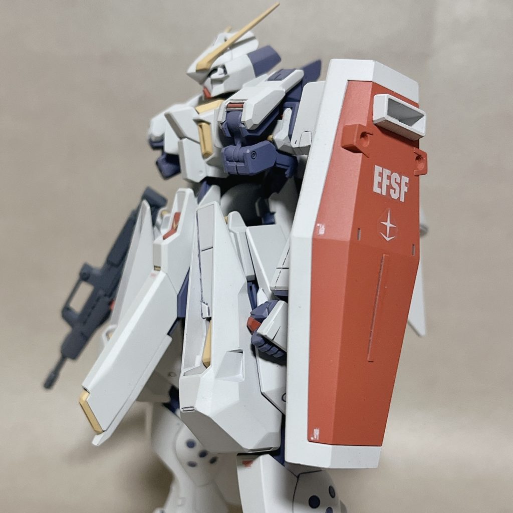 シールドはジム改から赤白の境目をツライチにした