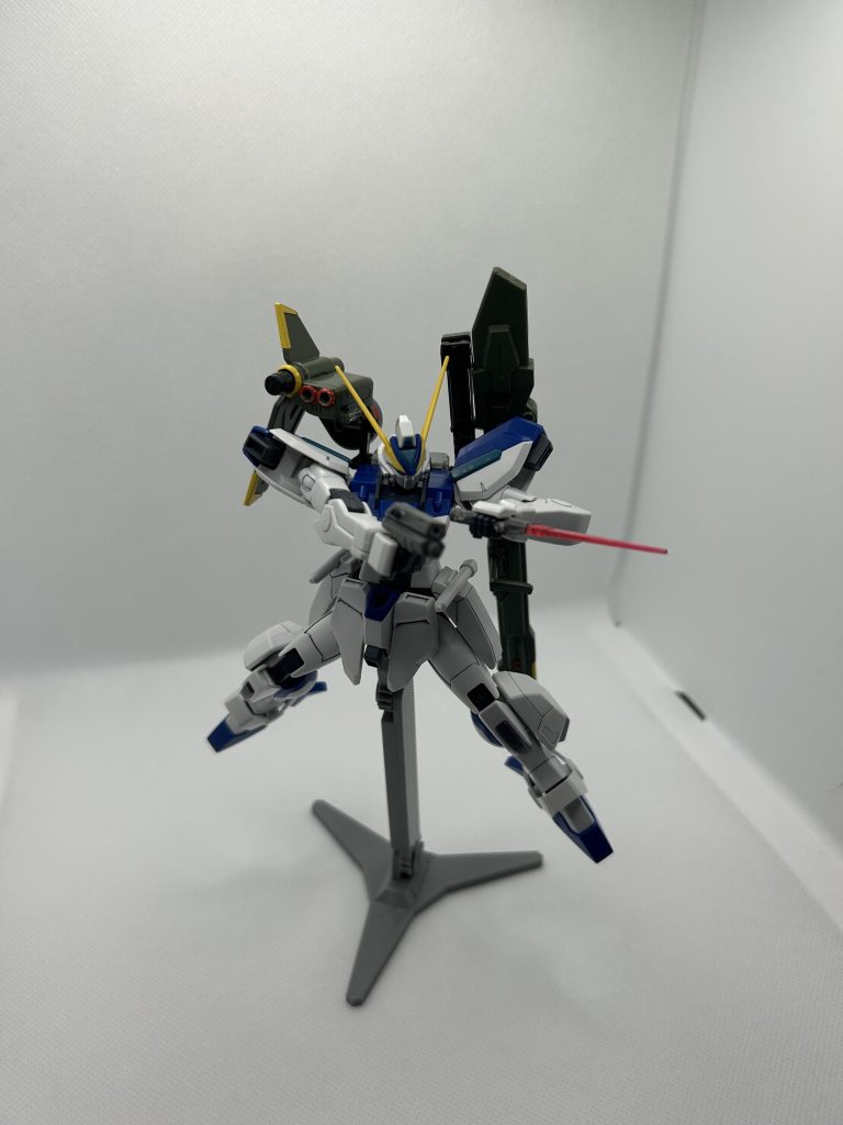 ビームピストル＆ビームナイフ(ランチャーウィンダム用)ビームライフルの先端部分切断した所をピストルにしました。ビームナイフは他のキットからのランナー使って作りました。