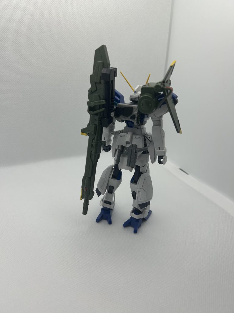 マウントラッチはランナータグを使っています。ピストルとナイフ両方マウント出来ます。