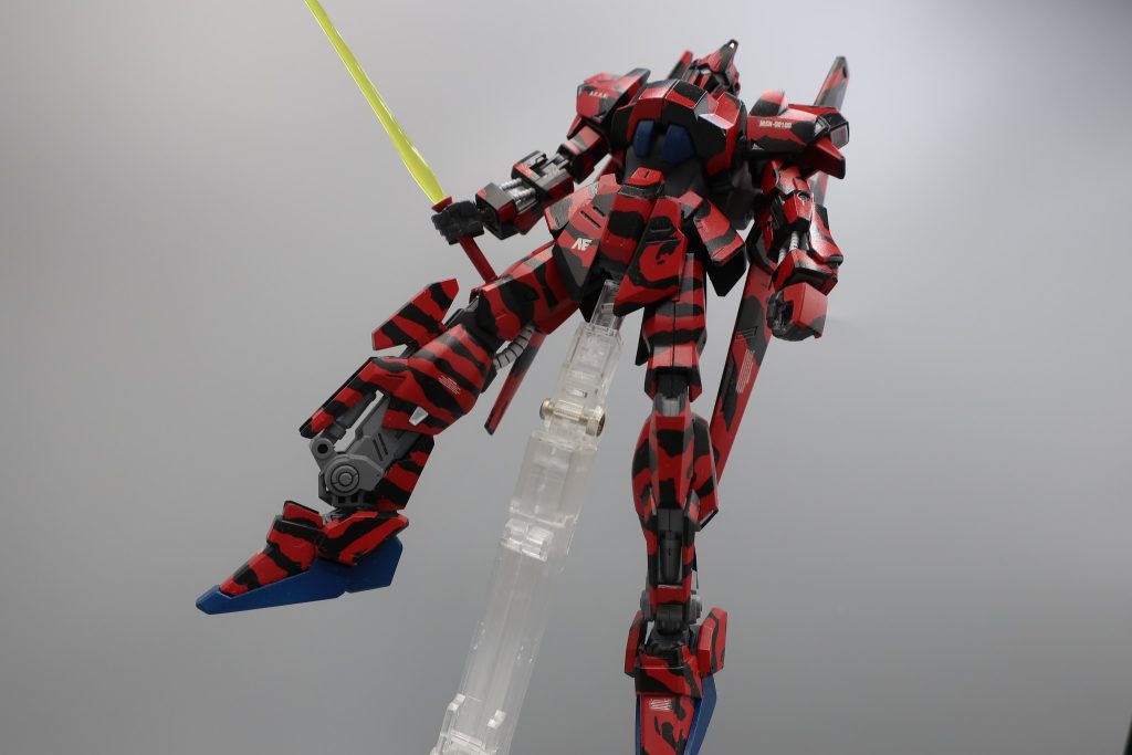 おっさん達は歌うのを止め、その声に耳をすませました。「キレイな声」「歌うまいねー」「Zガンダム歌ってくれんかな」「カセットテープに録音したいな」・・・などと・・・ 