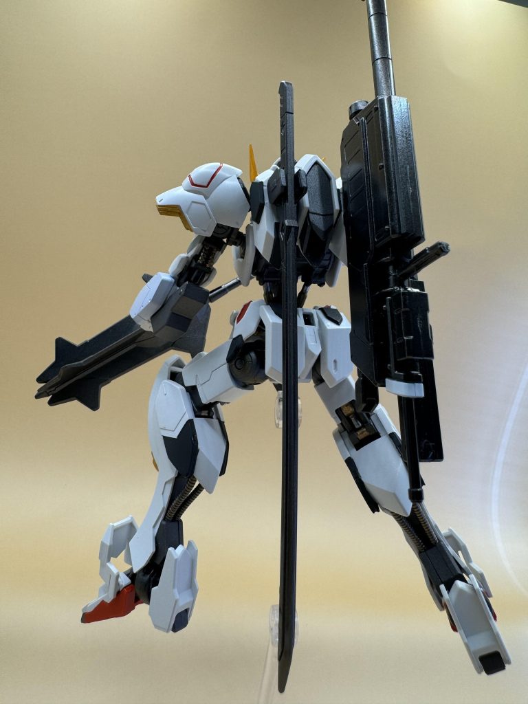 マスキングして細部まで塗り分けました。