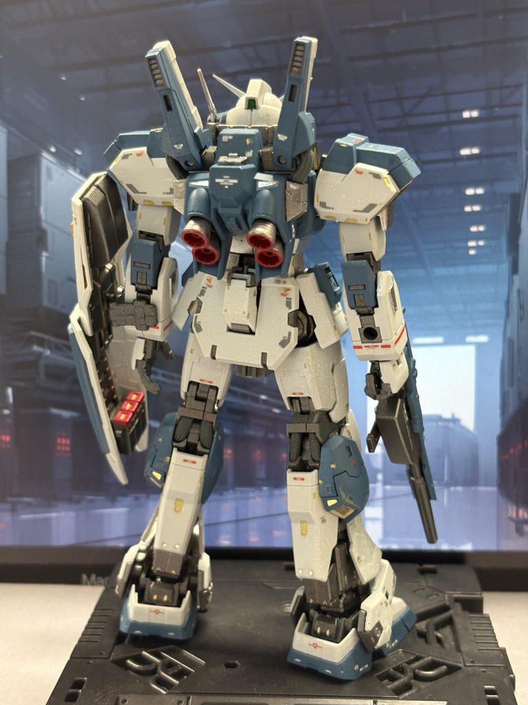 そういえばミサイルとかバーニア内部などに赤を塗ってました。