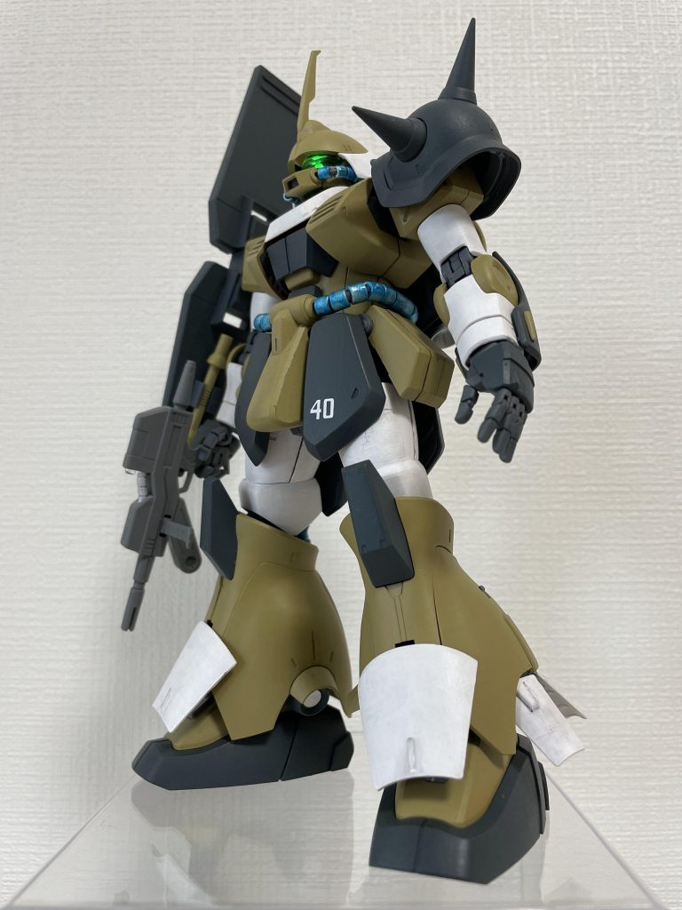 タミヤのアクリル塗料ミニで、筆塗り。