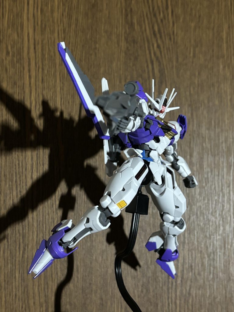 ニカ・ナナウラが作成したエアリアル用ブースターを元にこの形態が追加された。ガンビットは通常通り、オールレンジ攻撃も可能となっている。