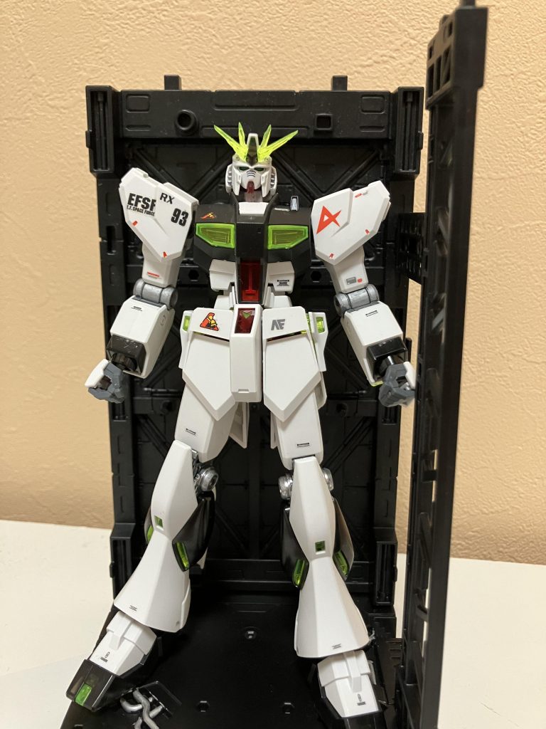 デカールはあったやつをこれ似合うかなって思った物をペタペタくっつけました。