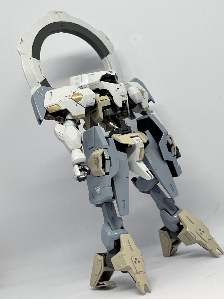 変更前よりはちょっとリッチな見た目にできたかな?金属色をエナメルで塗ったけど剥がれる剥がれる…これ、どうするのが正解なんだろうか…答えがわからない…