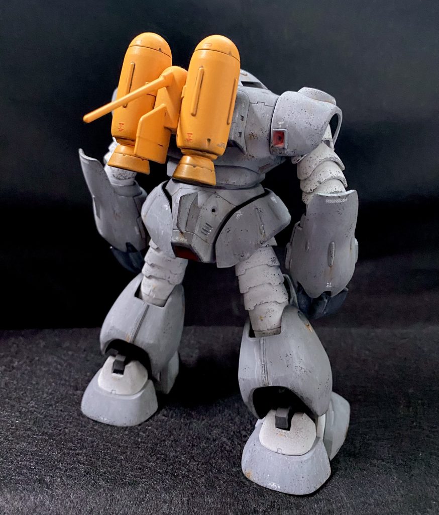 ジェットパックは使い捨て設定なのでウェザリングはせずノズルのスス表現止まり。ジェットパックのオレンジに引っ張られてこの写真だけ青みが強い・・・