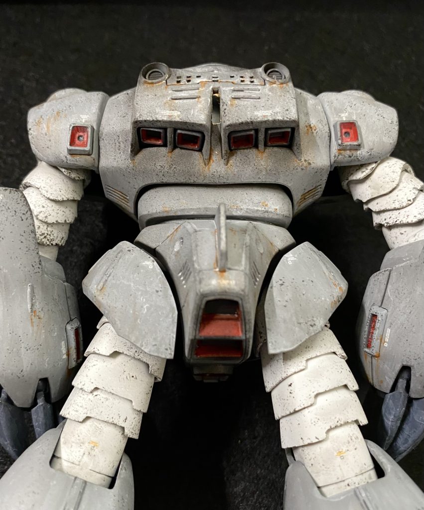 各所のスラスターはブラック薄吹きでスス表現（お尻のスラスターは開口してサイディングパネルに置換）。