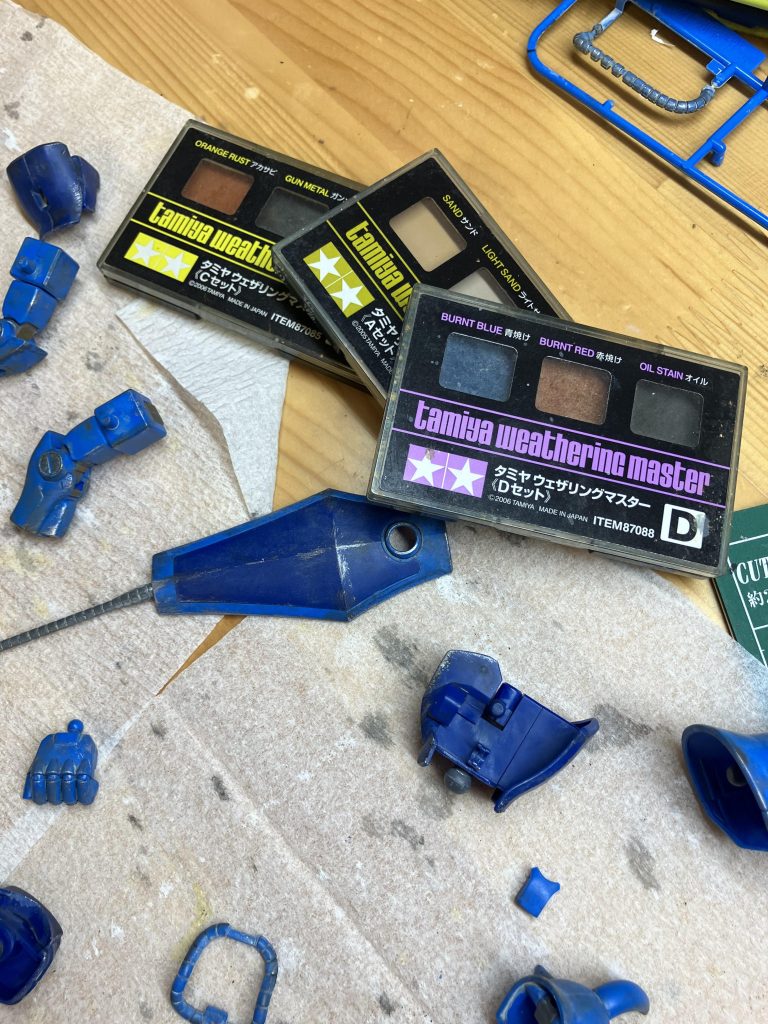 使用した、「タミヤ　ウェザリングマスター」です。