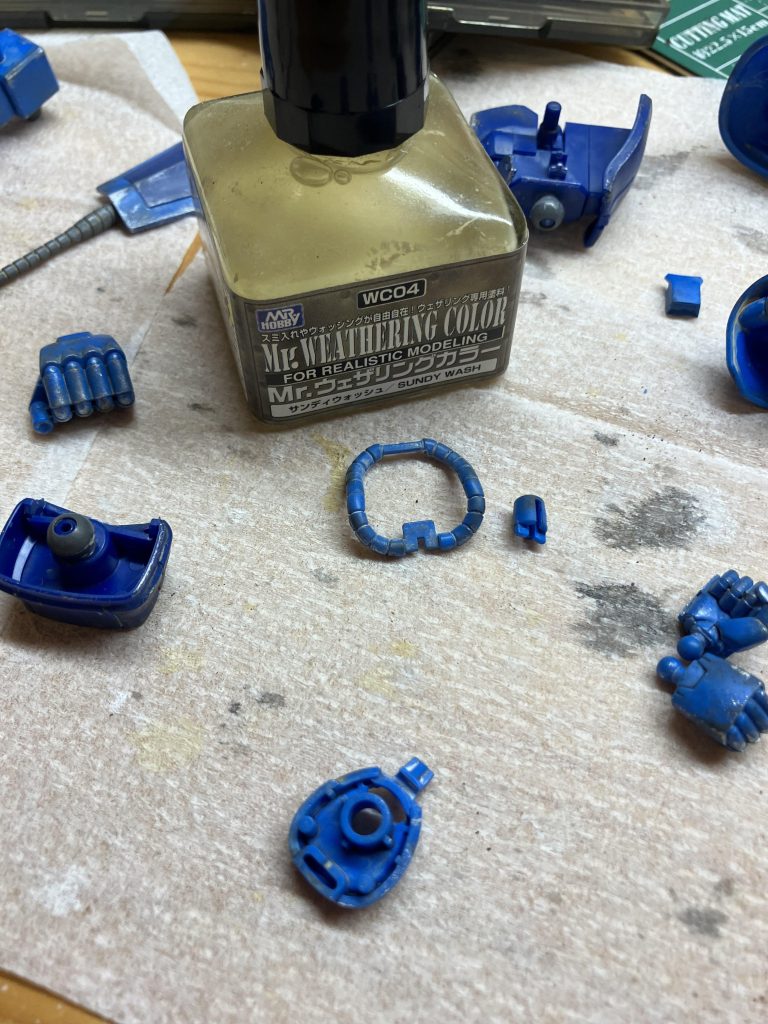 こっちは、「クレオス　ウェザリングカラー」ですね。　この他にも何種類か使用しています。最後までご覧頂きありがとうございます🙇‍♀️