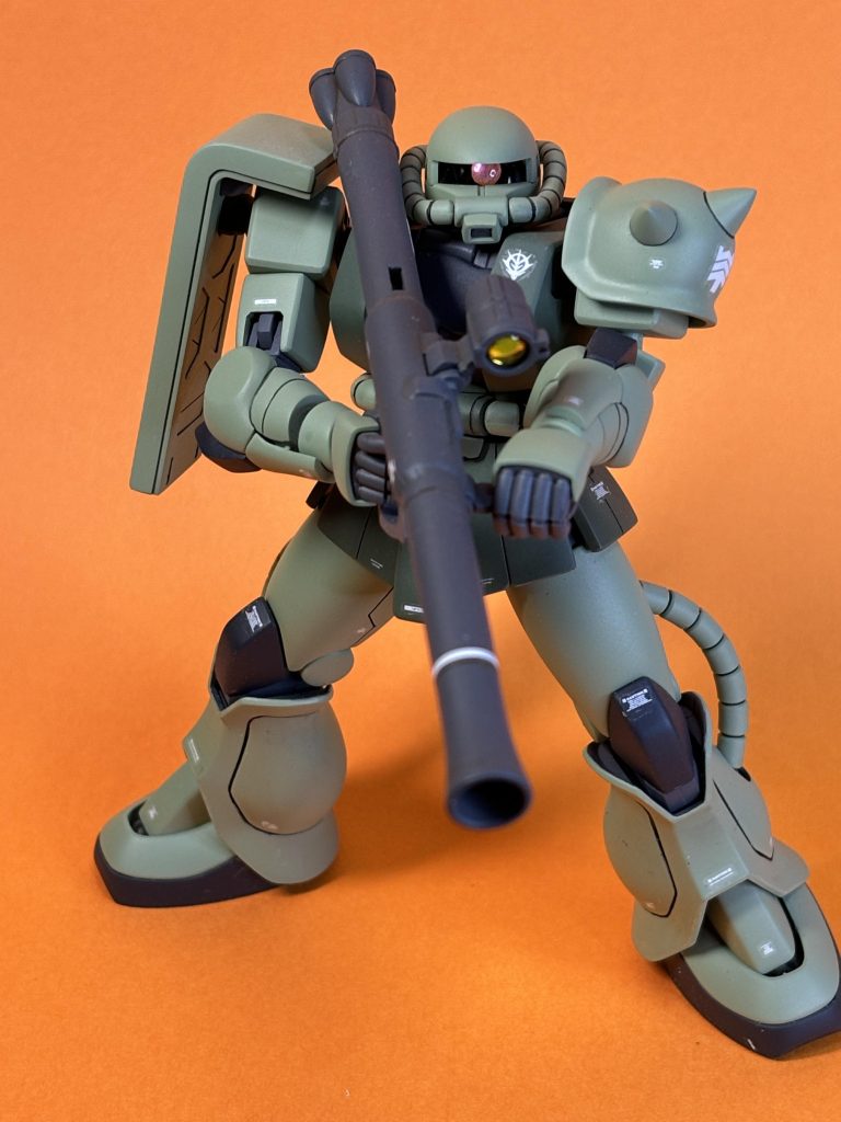 比べてみて040のほうがザクっぽいような気がする。好みの問題かもしれないが、おらザク作るならベースは040かな。