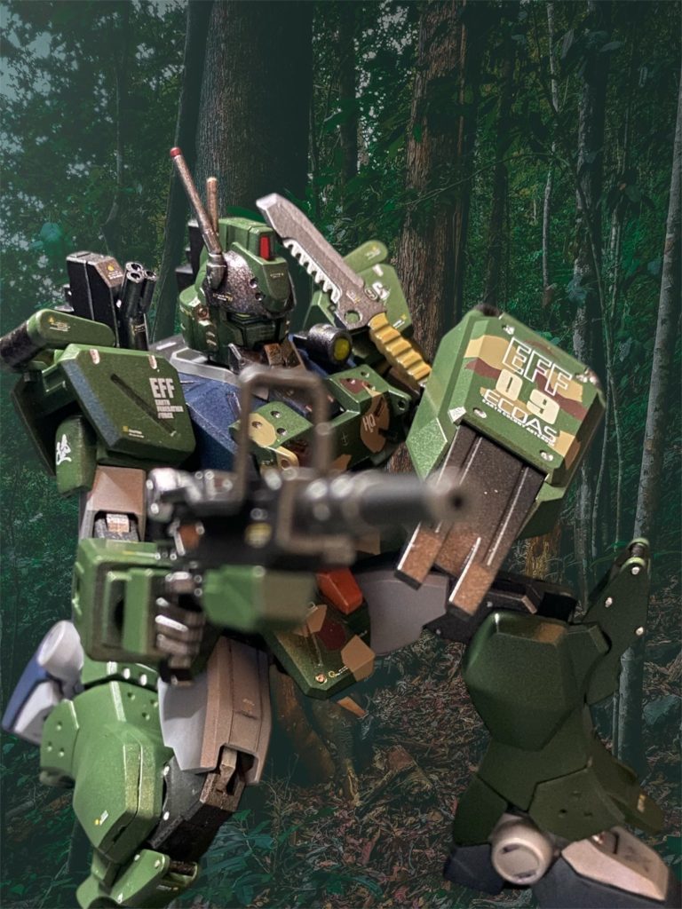 今回のショートストーリーは08小隊で少し触れられただけのシローの前任の小隊長、ノイローゼで病院送りになったと言われていた彼を主人公としてみました。もしも、彼の精神病というのが自作自演の仮病で、実はその後、経歴を抹消された上で連邦の闇の特殊部隊員となるべく訓練を受けていたら、、、という日曜劇場VIVANの様な壮大な妄想を繰り広げました笑UCで出てきたエコーズは、調べてみたら一年戦争前から有る特殊部隊らしいので、当時も特務仕様の機体があったかも知れない。若き日のダグザさんも登場させて、シローの乗った現地改修機が再び評価され、因縁ある名もなき前隊長がテストパイロットを務めたら、、、そんな暑苦しい漢の浪漫を詰め込んだ作品です❗️