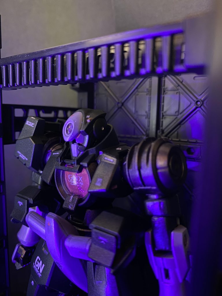 四つ目カメラアイとGNドライブ、各所センサーにはビコーンシステムを搭載しております。