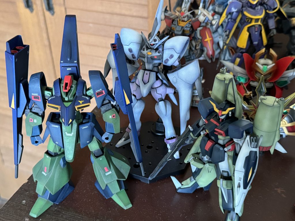 過去作との大きさ対比結構デカいので存在感があります。エアブラシ全塗装すると決めた為に地獄のように制作難易度が跳ね上がりましたが、とてもイイキットでした。( ◜ᴗ◝)