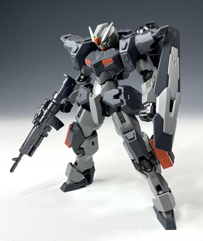 基本塗装後。チグハグの色だったパーツは濃いグレーに塗装。薄いグレー部分は成形色のまま無塗装。