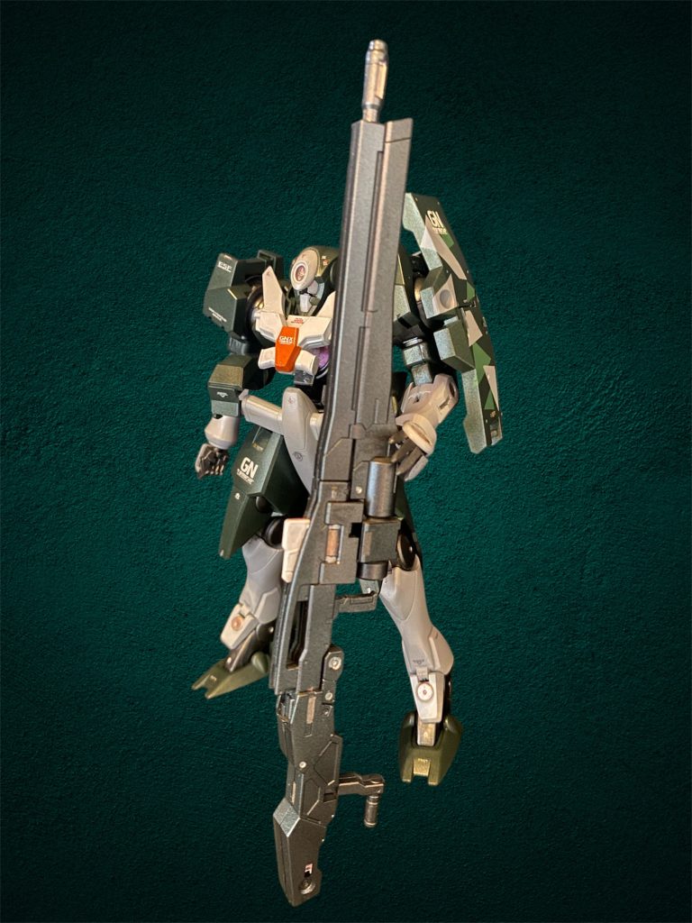 組み替えで作った、ACTV GN-Xソレスタルビーイング仕様は、デュナメスリペアの整備中や損傷時にロックオンがスペアの機体として使用したイメージです。パーソナルカラーのグリーンが入っていて、シルエットもどことなく、デュナメスやケルディムを彷彿とさせるスタイルです。今回のストーリーは、もしもコーラサワーがストライカージンクスのパイロットだったら、、という妄想です🥰笑アンドレイ、グラハムと、ボケにボケを被せてくる手の付けられない個性派ぞろいの競演!w幸せのコーラサワーの前では最新鋭機のブレイヴすらハートの飛行機雲を描いてしまうのでしょう💞次作以降もしばらく、(ビルド系になりますが)00機体の制作を行っていこうかと考えてます〜ご覧頂きありがとうございました❗️