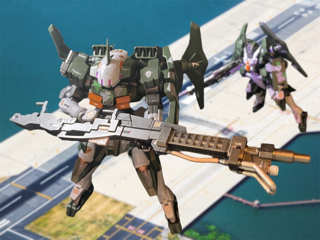 翌日からの演習ストライカージンクスに乗り込んだパトリックは他のどの隊員よりも意気込んでいる。「おーし!今日もタイムスケジュールに遅れが出ないよう、時間厳守でテキパキ行こうぜ!」(今日もパパッと片付けて、定時上がりで大佐の待つ家へ直行だー❗️)