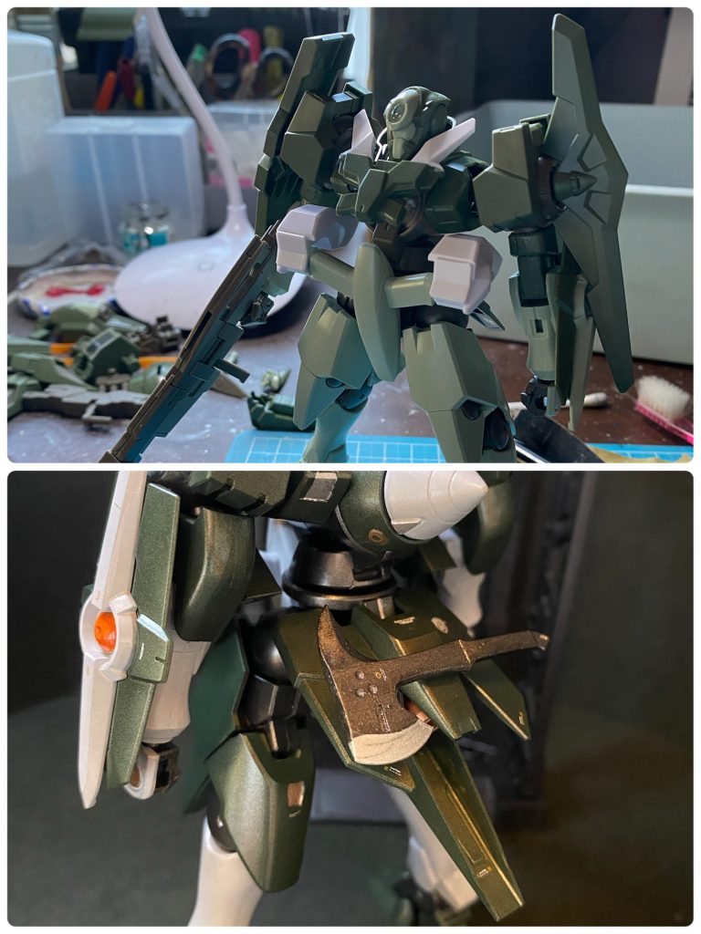 改造ポイントは、まず気になる部分の合わせて消しと、素ジンクスのアーマーパーツの足りない部分は、ジャンクパーツの中からデルタプラスの肩アーマーを切り出して加工。(実はこれもデルタカイのボーナスパーツだったので、あまり物✖️あまり物の組み合わせ笑)西暦世界の量産型ザクⅡみたいなイメージも持たせたかったので、コトブキヤの武器パーツからハンドアックスを選択して、取り付け軸やデティール加工を施しました。