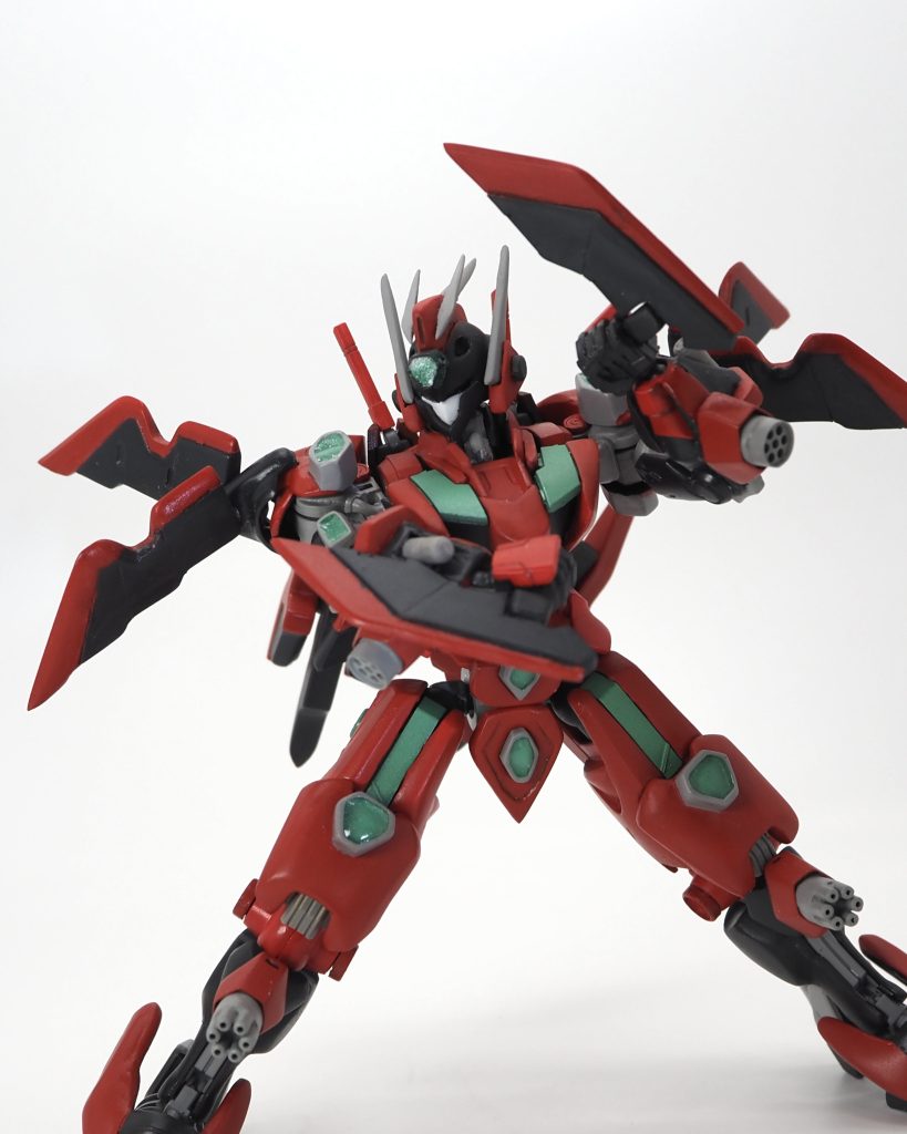 腰にはセレーネが搭乗していたゲシュテルベンのクレーバー風の武器をつけてます。