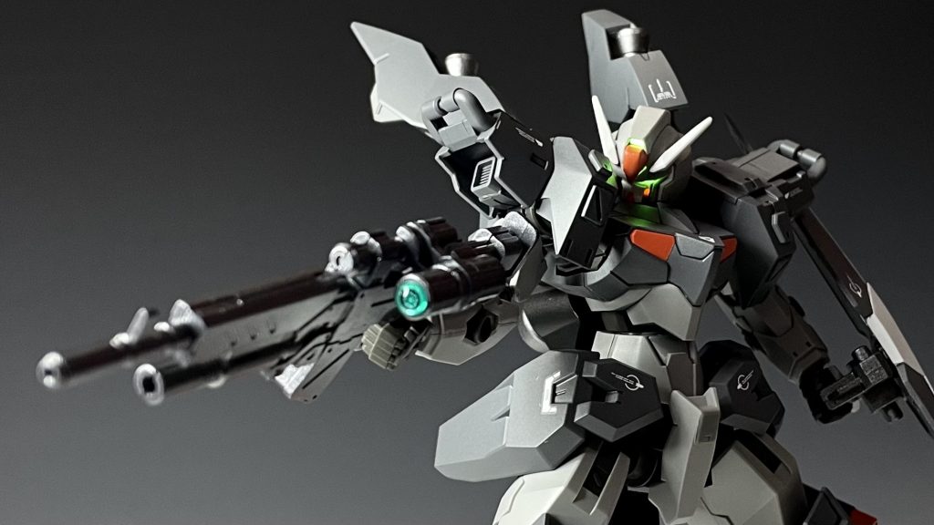 アイカメラは蛍光グリーンで塗装し、UVライトを照射する事で光らせる事が可能。