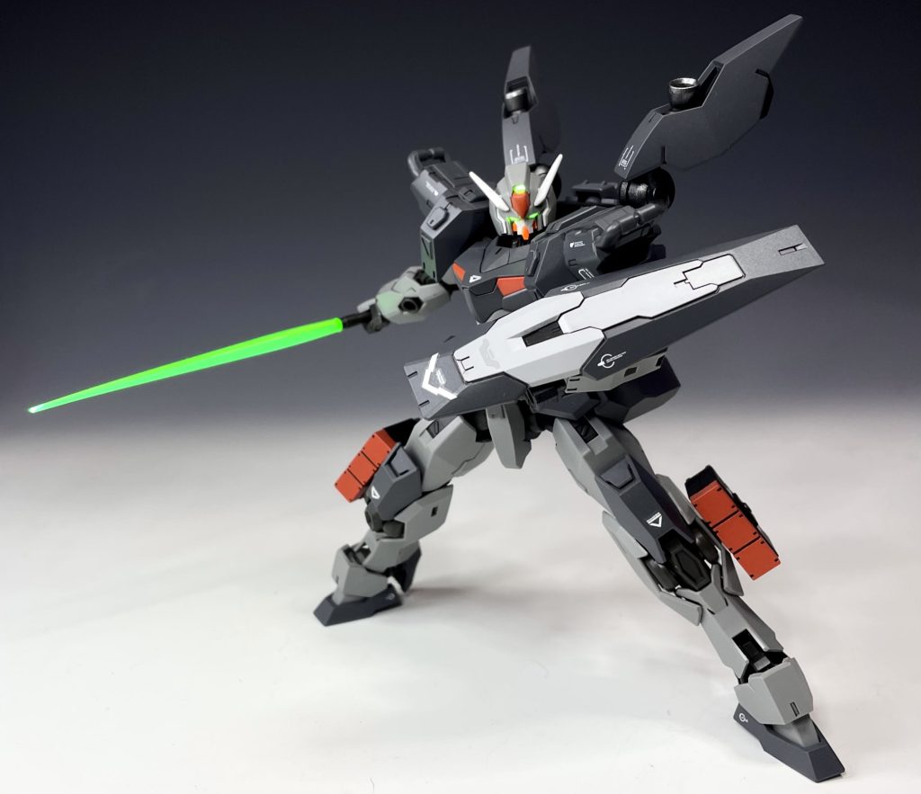 盾裏にビームサーベルを内蔵。抜刀！！