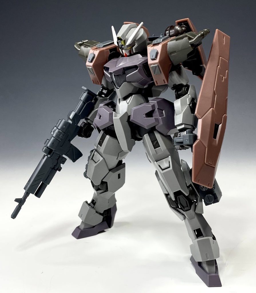 塗装前。フェイスはガンヴォルヴァのメインカメラから下はルブリスソーンの顎を使用。