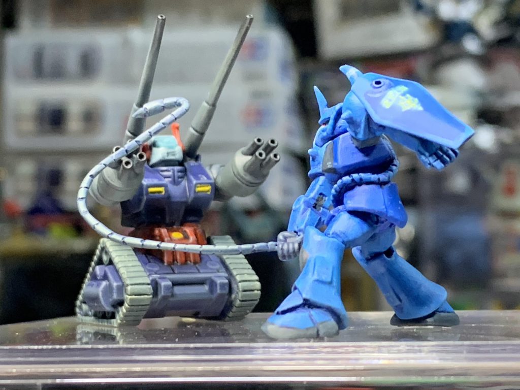 先日のグフとガンタンクあとはザクも追加します。