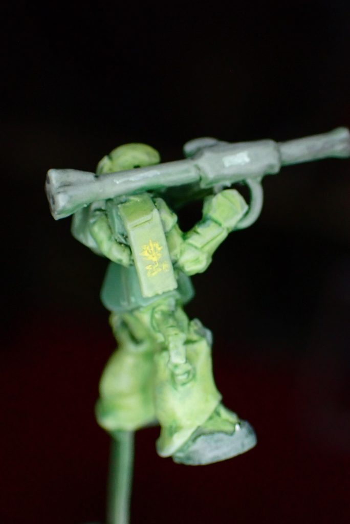 ジオンマークはギリギリ認識可能かな〜というレベルでしか描けませんでした。