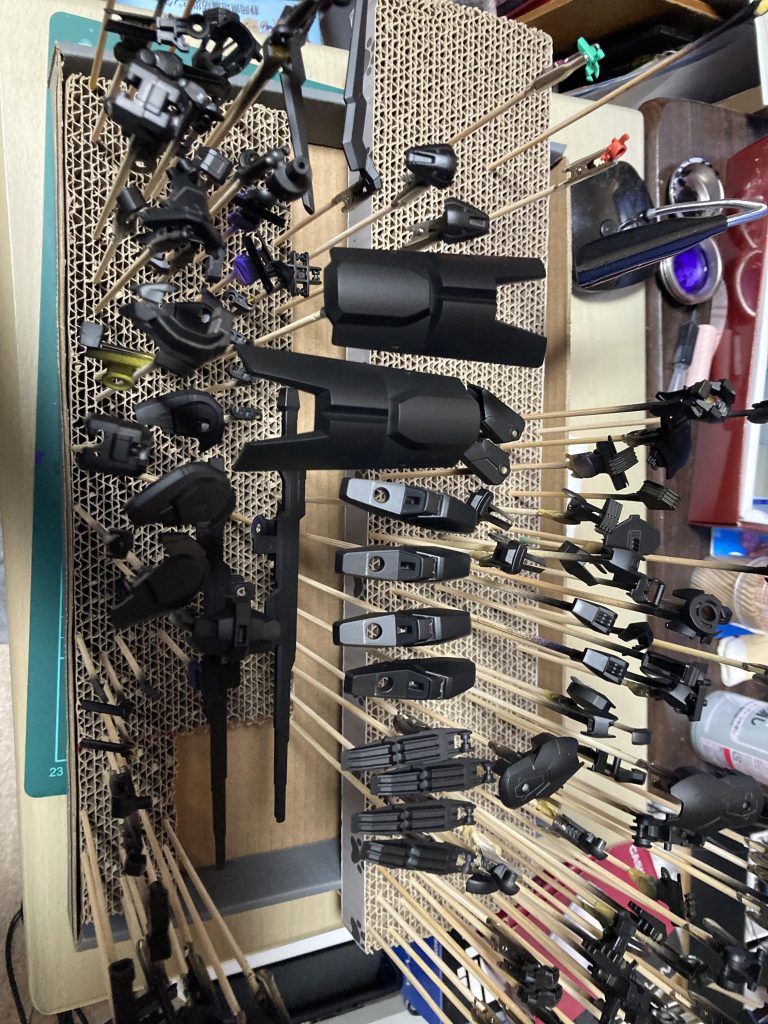 この後、下地の色はしっかり考えるべきであったと後悔することになるのでした。簡単であっても自分で改造したキットは愛着わきますね!まだまだ素人ですがこれからも楽しく組んでいきたいですね!