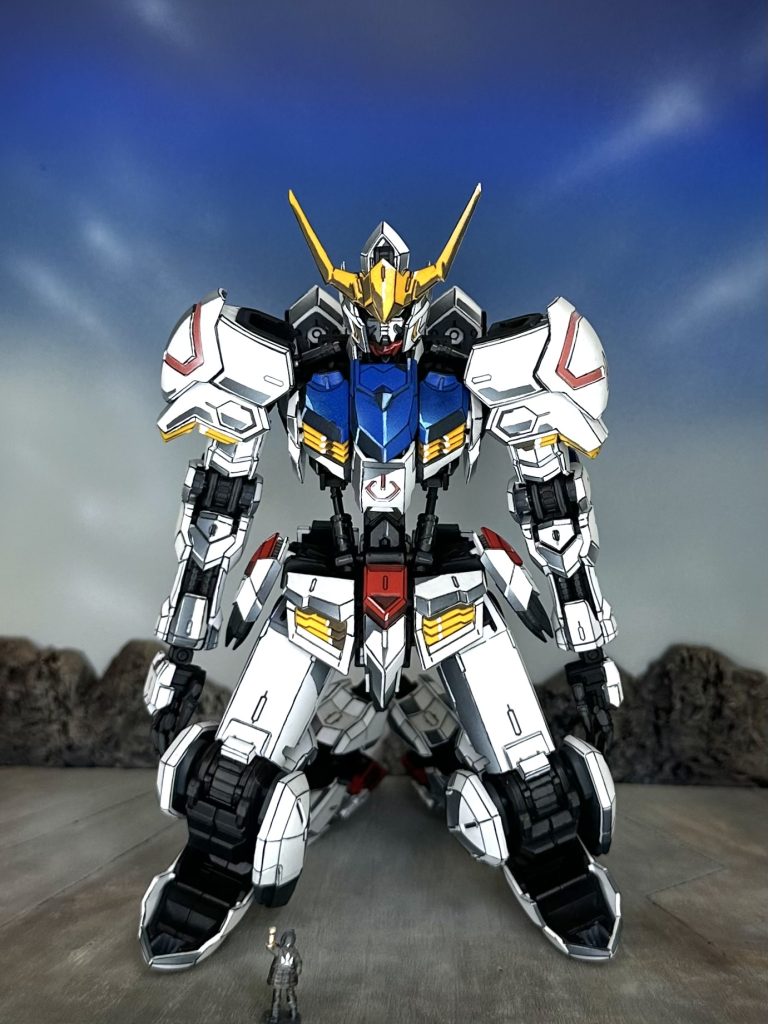 オープニング映像っぽいポーズです。