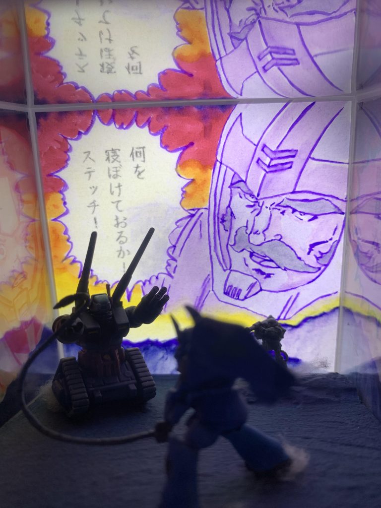 絵はトレーシングペーパーに描いているので裏から照明を当てると光りを透過します。