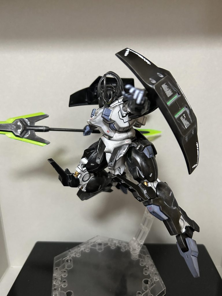 デカールで情報量を増やしました。