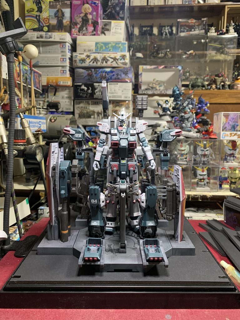 飾り枠なしの図部屋の風景が写りこむのでなんかパッとしないな〜という事で、飾り枠をつけることにしました。