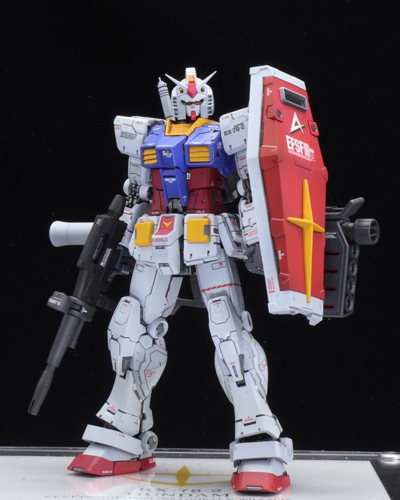 改修ポイント①頭部：ヘルメットをRG1.0、フェイスをEGに変更 ②胸ダクトをプラ板で新造して、形状変更 ③穴ディテールを一部削除（肩、太もも、アンクルアーマー）④PGUを参考にスジボリ、コックピット横のセンサーを追加