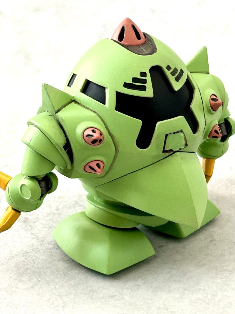 前と後ろが同じ形なので、どちらから見てもかわいいです。合わせ目がたくさんあったので、合わせ目消しを頑張りました👍